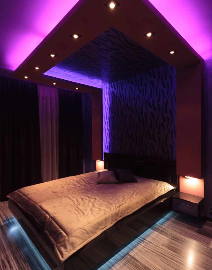 Chambre à coucher Néon Romantique Chambres Éclairage Lit Moderne Lumières Lumière Purple Mood Décorer des murs LED foncé Designs Lits d'intérieur Idea Glass