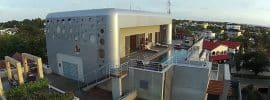 modern-roof-top-apartment-with-outdoor-swimming-pool-and-garden