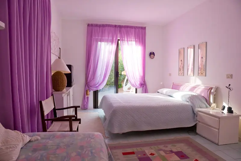 Purple color room with matching drapes rug
