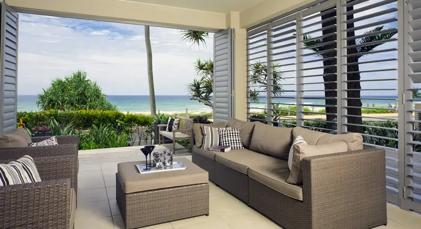 Patio with sliding doors with horizontal shutters