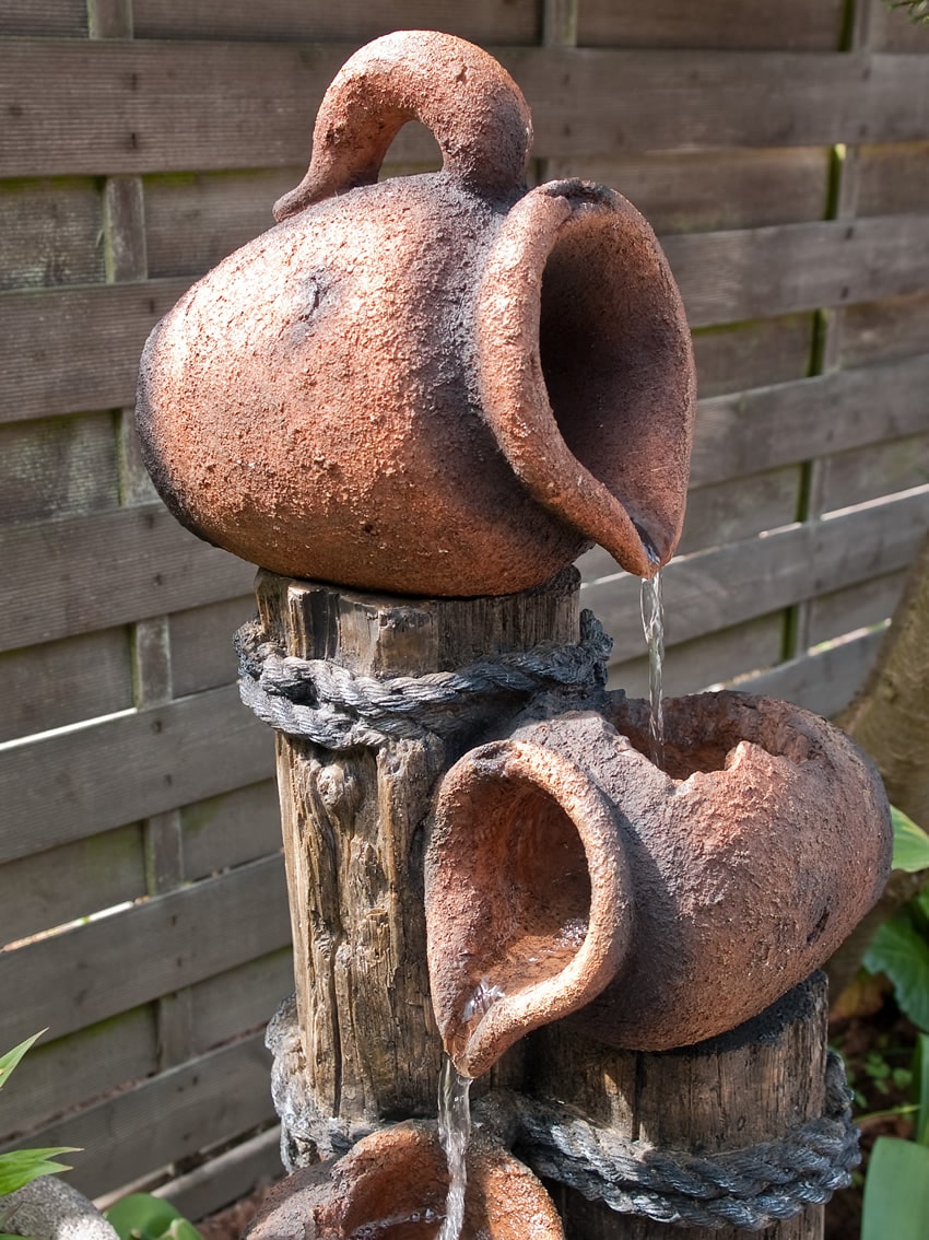 Garden water feature vase fountain