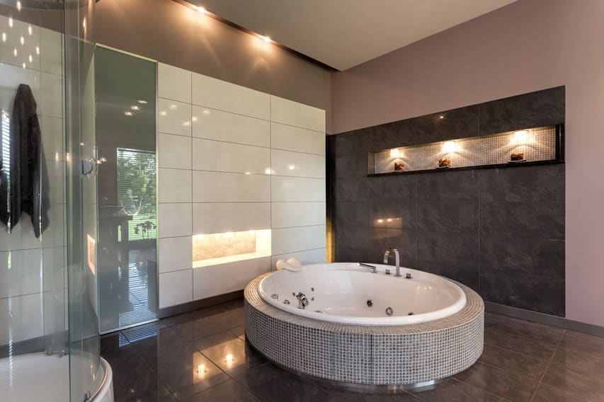 Bathroom design with modern aesthetics with large jetted bathtub