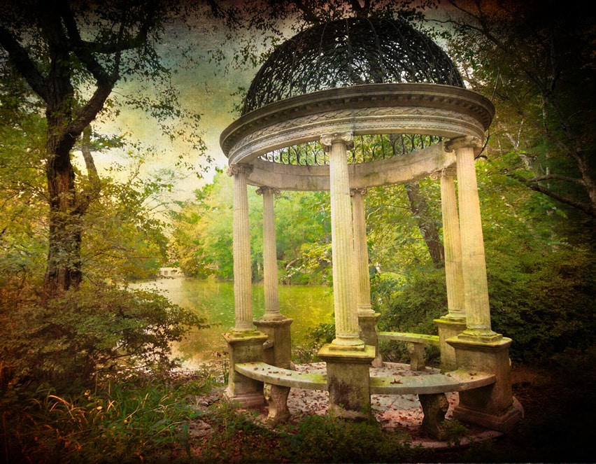 Gazebo with white pillars 