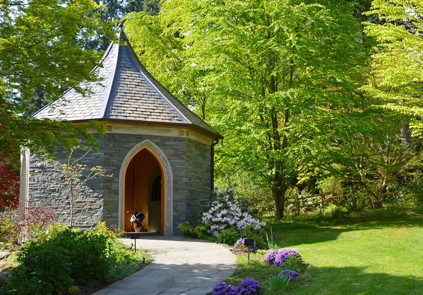 Gazebo with arched doorway and stone cladding