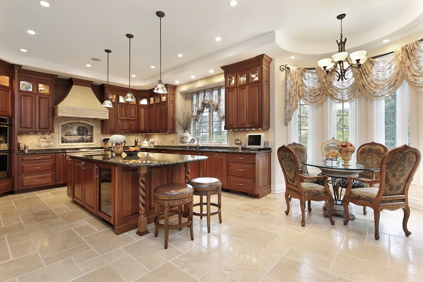 Traditional luxury kitchen with dining area