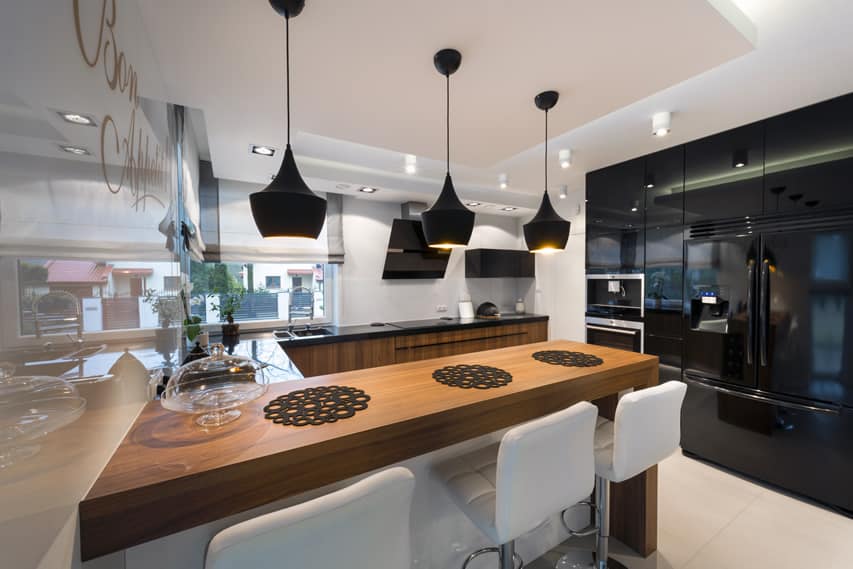 U-shaped modern kitchen with high polish cabinets