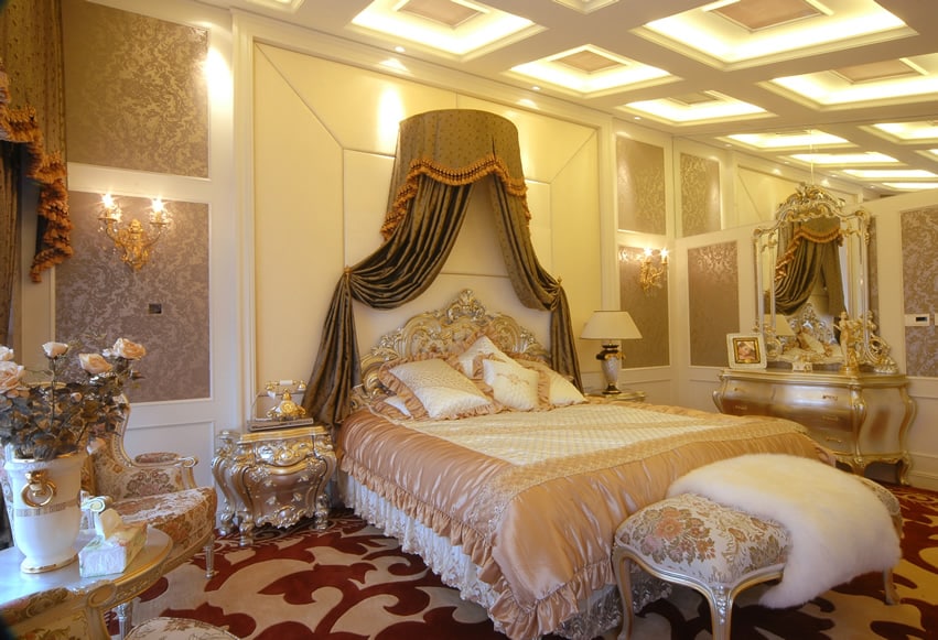 Richly decorated bedroom with bed curtain with coffer ceilings