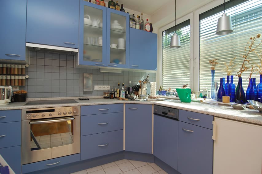 Blue and white kitchen design with tile back splash