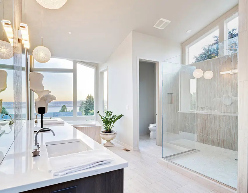 Bathroom with vertical slate tiles and globe lighting