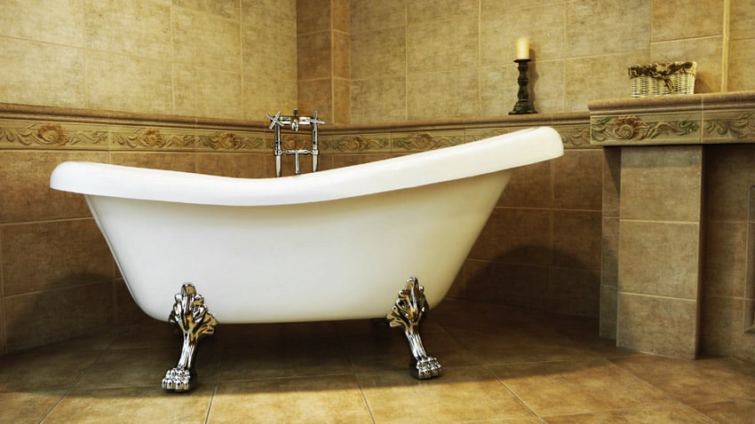 Clawfoot bathtub with chrome feet