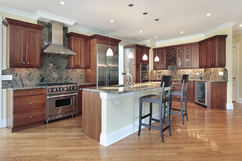 Kitchen with white facade and stone finish backsplash