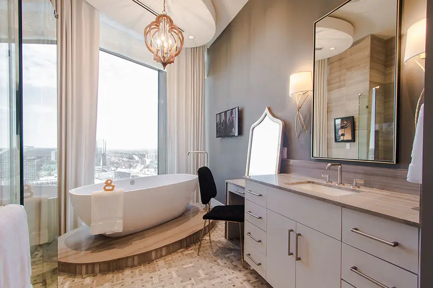 Penthouse bathroom with city view from bathtub 