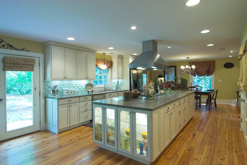 Rectangular kitchen with oven glass windows