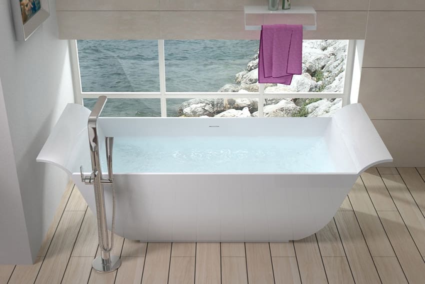 Waterfront bathtub with great view