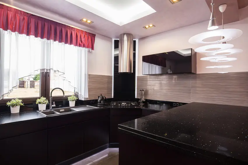 U shaped modern kitchen in black