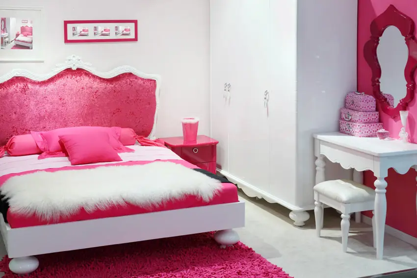 Glam room with bright red color theme