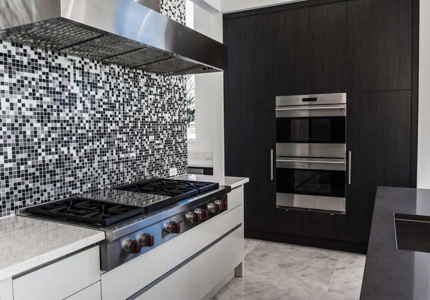 Modern kitchen with mosaic tile and black & white design