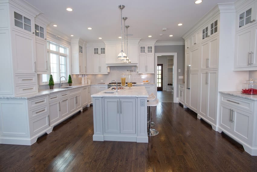 Traditional kitchen with island in white