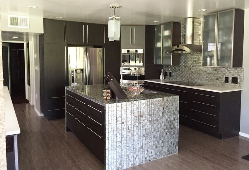 Compact modern kitchen dark cabinets and shiny mosaic tile
