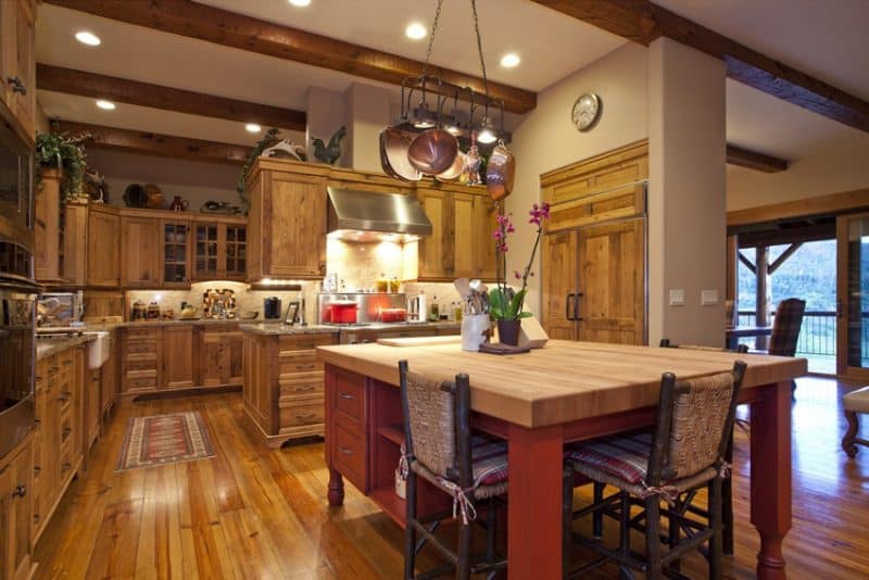 Country Kitchen Cabinets (Ideas & Style Guide)