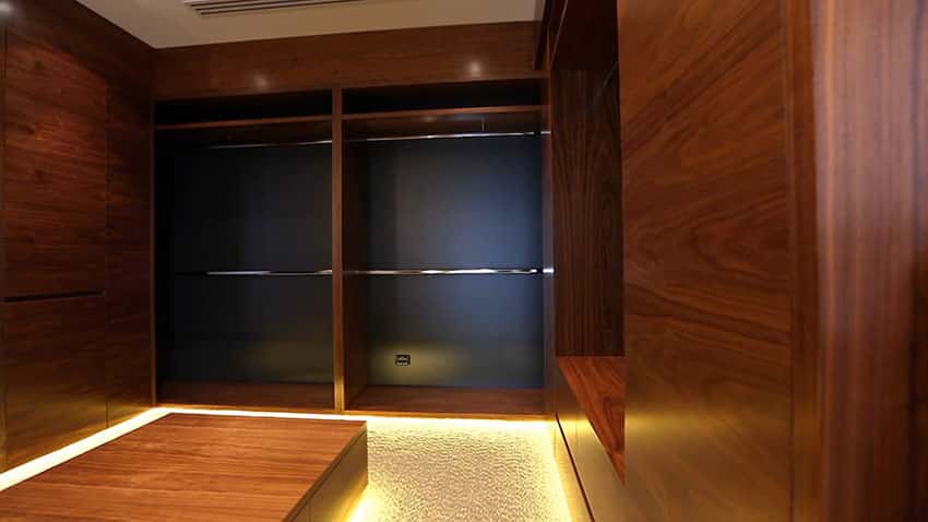 Modern walk in closet design