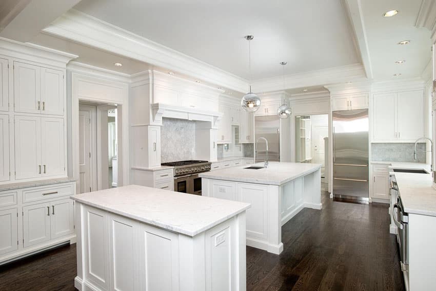 Contemporary white kitchen with shaker style cabinetry