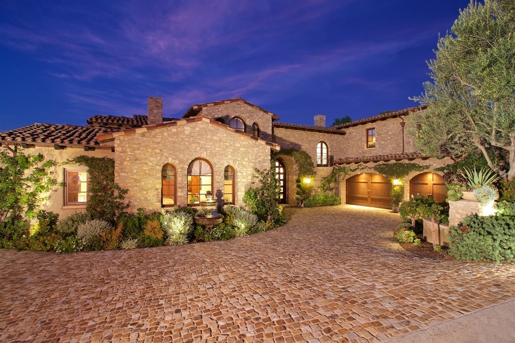 Front of Tuscan style home