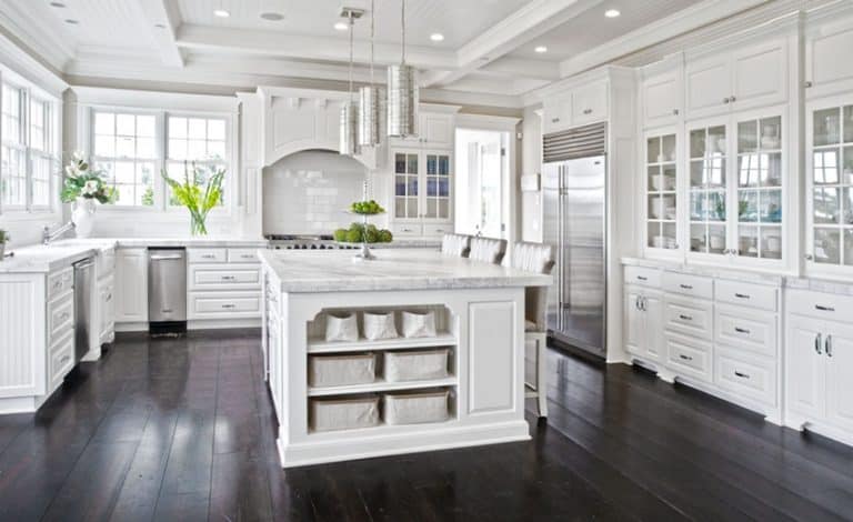 45 Luxurious Kitchens with White Cabinets (Ultimate Guide)