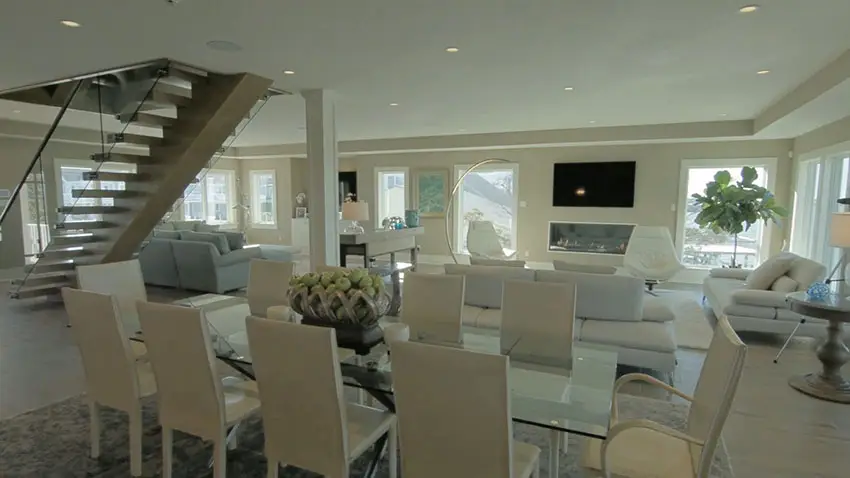 Dining area with waterfront bay views