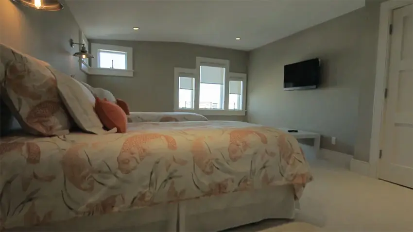 Guest bedroom with tv