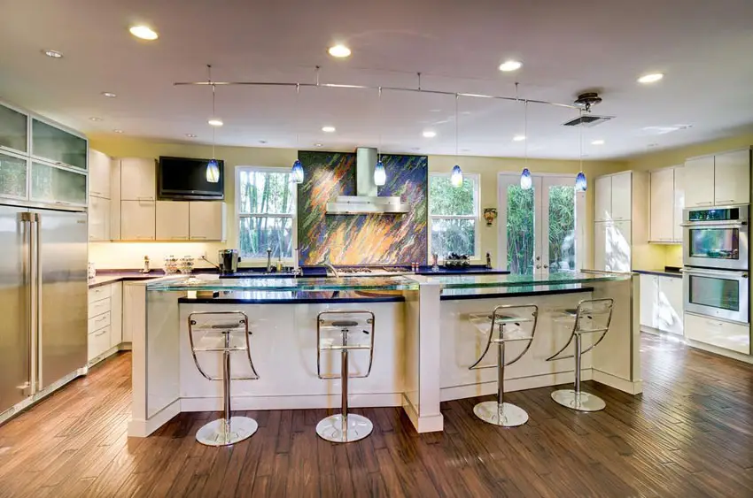 Modern white cabinet kitchen with breakfast bar