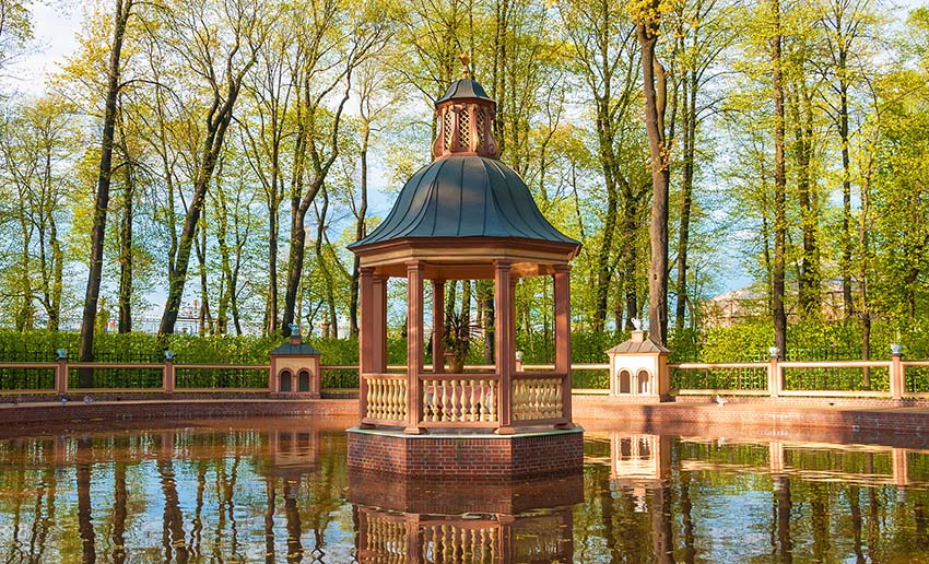 Rotunda gazebo with metal roof