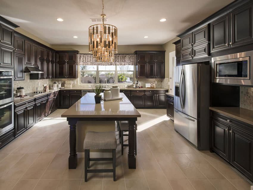 Counter with quartz top and porcelain floor tiles