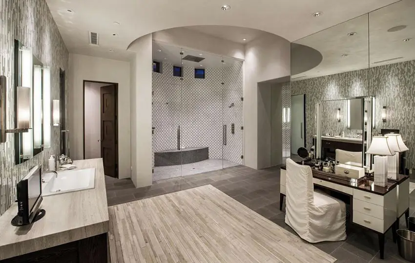 Bathroom with shower tray ceiling