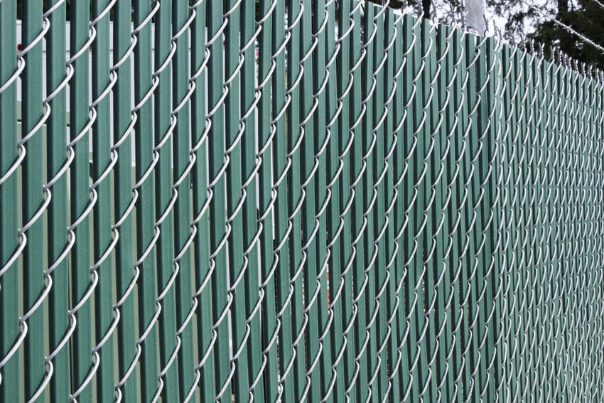 Chain fence with privacy slats