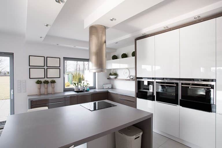 28 Modern White Kitchen Design Ideas (Photos)