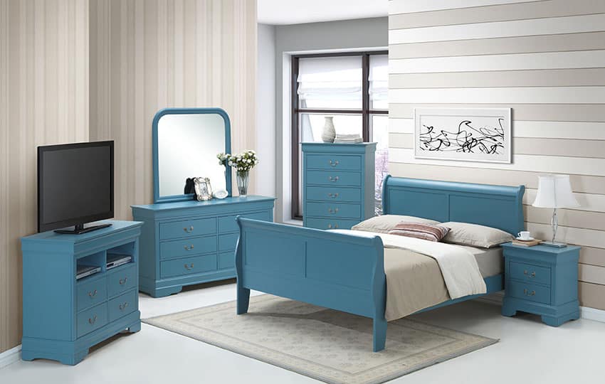 Teal sleigh bed and dressers 