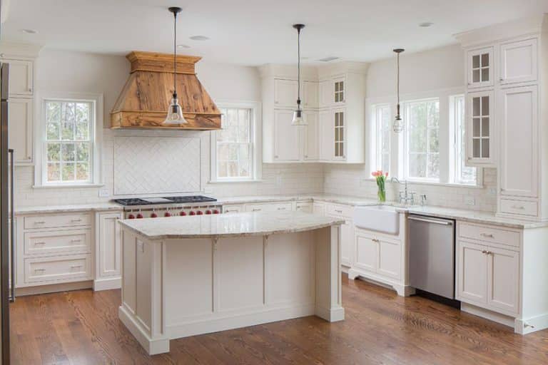 27 Gorgeous White Country Kitchens (Pictures)