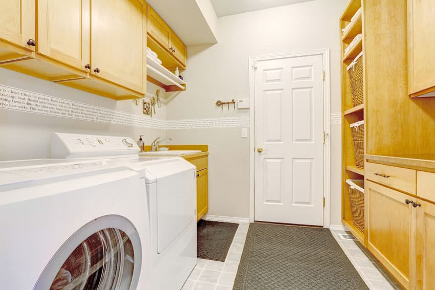 Mudroom and laundry room