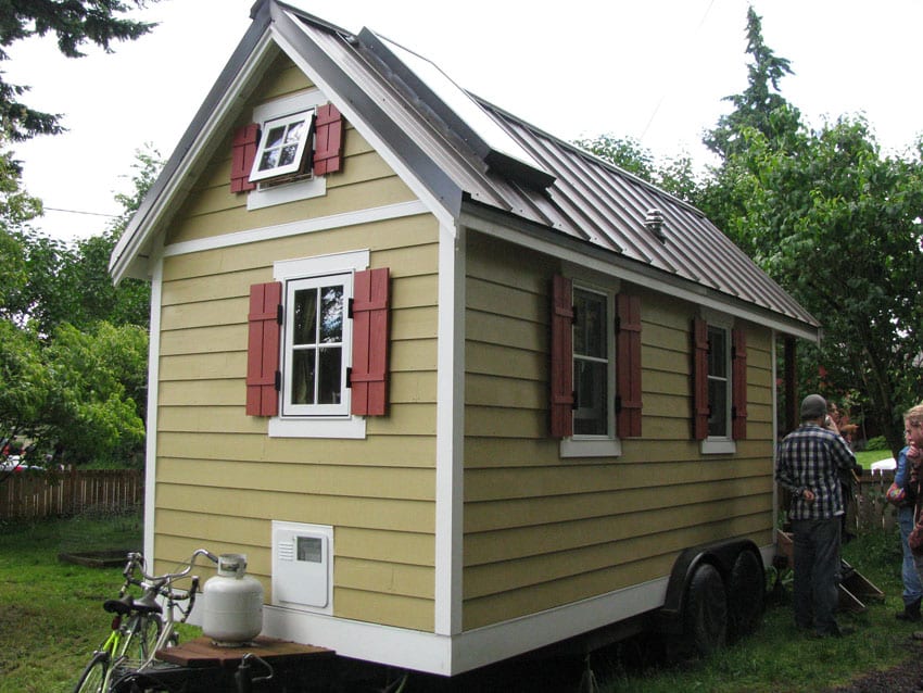 Cute tiny home with wheels