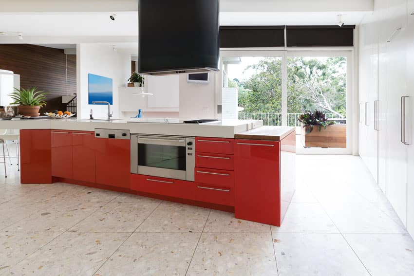 modern-kitchen-in-large-island