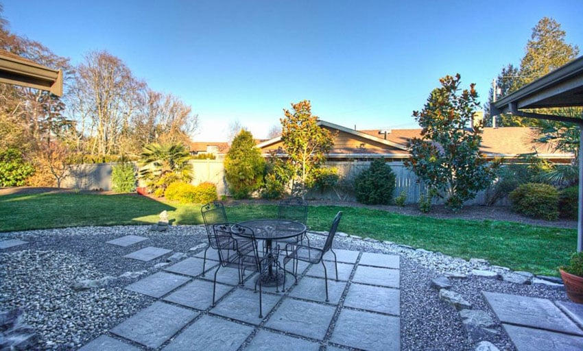 Patio made of slate and gravel