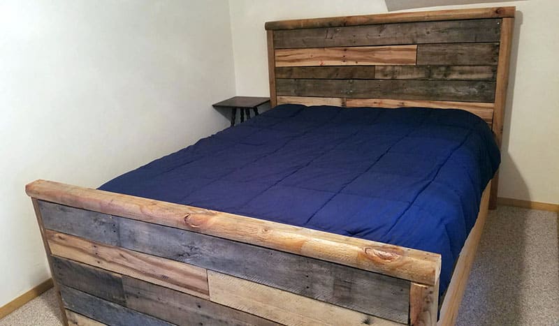 Custom wood pallet bed with different color wood