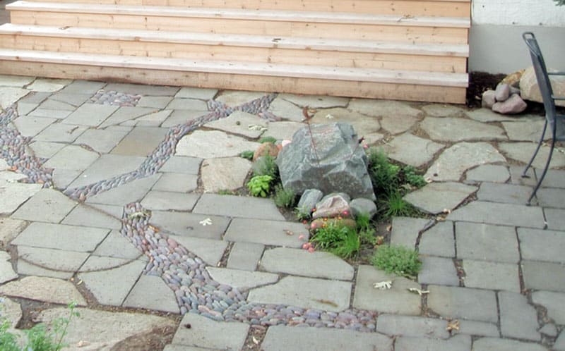 Mixed material patio with small and large stones