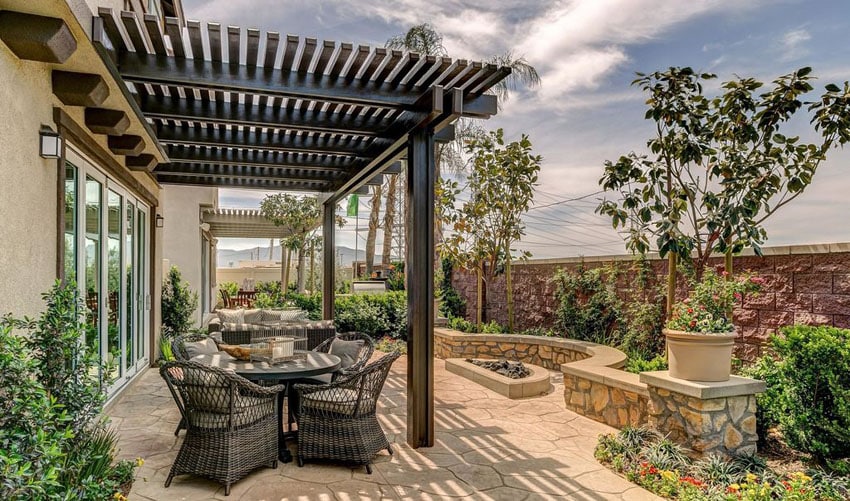 Pergola attached to house next to outdoor pit