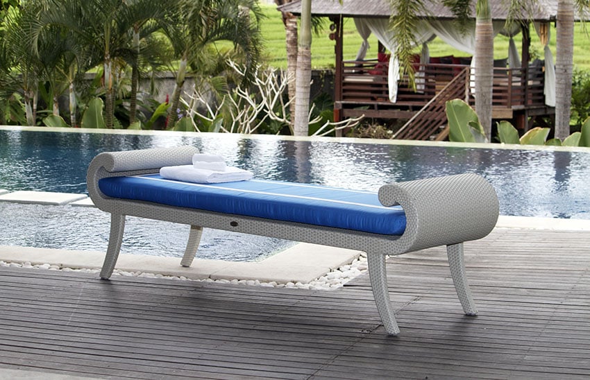 Lounge bench with curved arms
