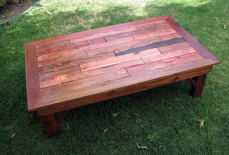 Reclaimed wood pallet coffee table
