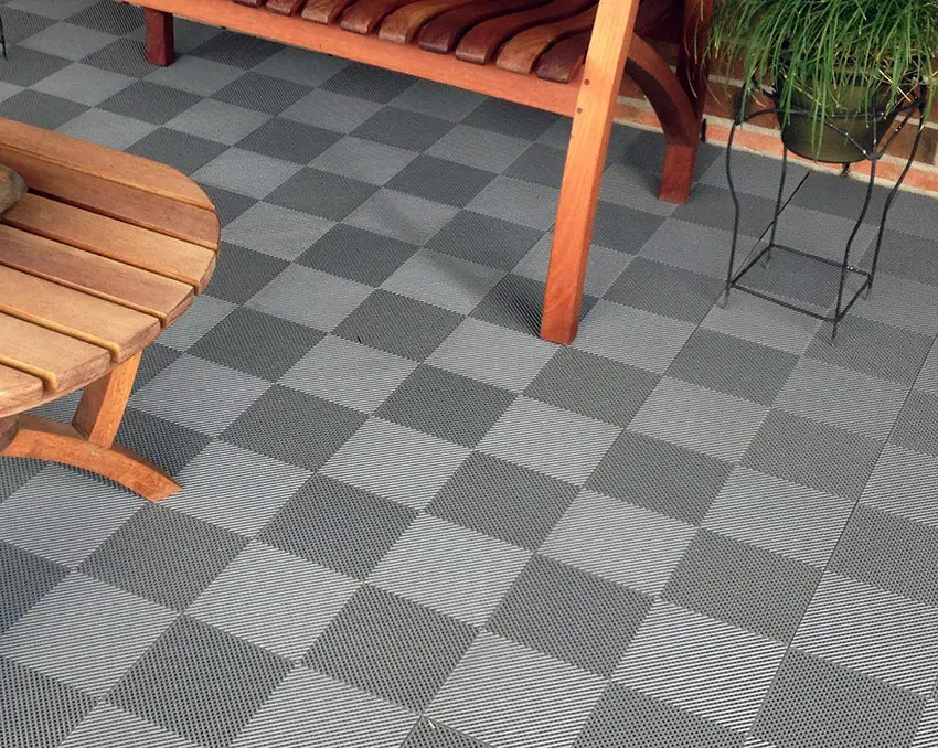 Rubber patio floor tile