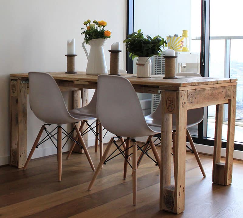 Rustic wood pallet dining table