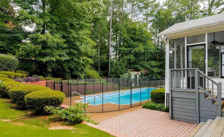 Pool with in ground steel fence panels